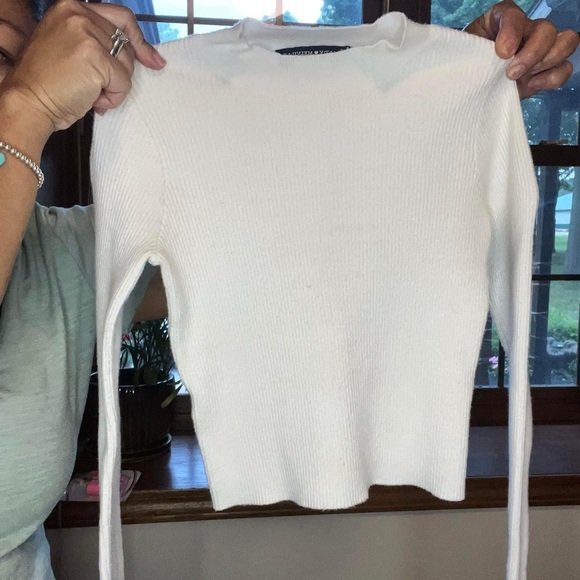 BRANDY MELVILLE Ribbed White Cropped Turtleneck - Picture 2 of 3